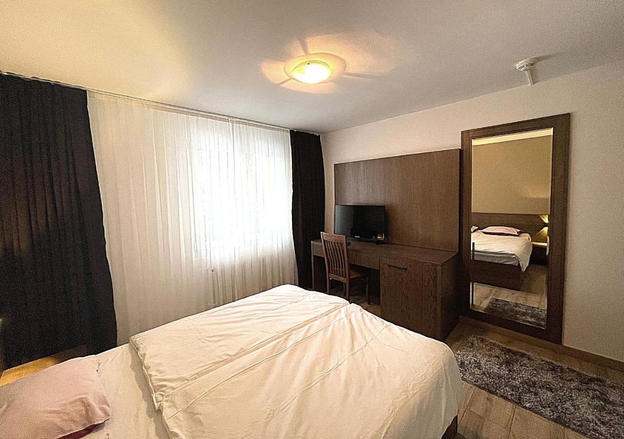 Motel Des Fleurs Servion Ngoại thất bức ảnh