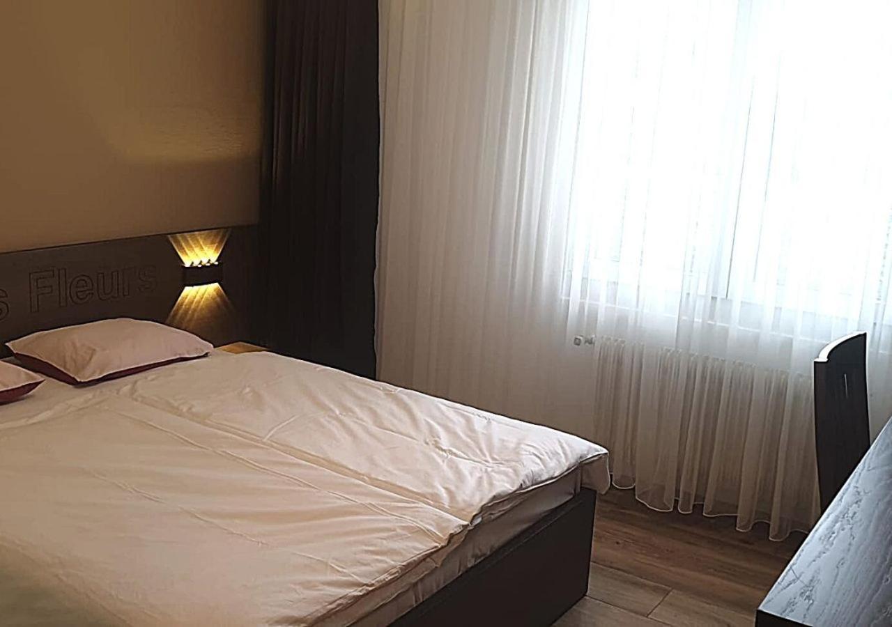 Motel Des Fleurs Servion Ngoại thất bức ảnh