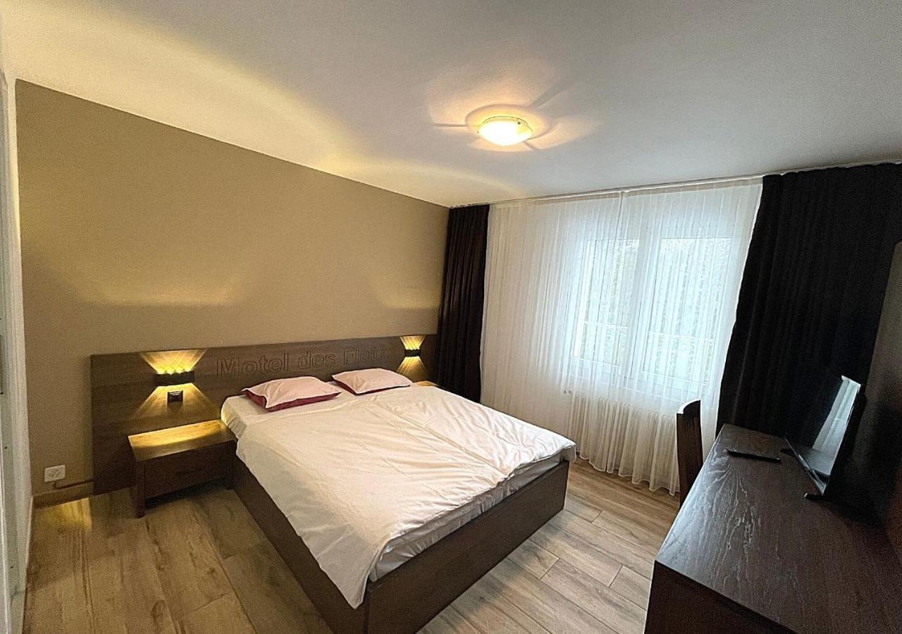 Motel Des Fleurs Servion Ngoại thất bức ảnh