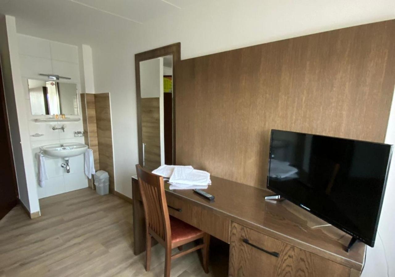 Motel Des Fleurs Servion Ngoại thất bức ảnh