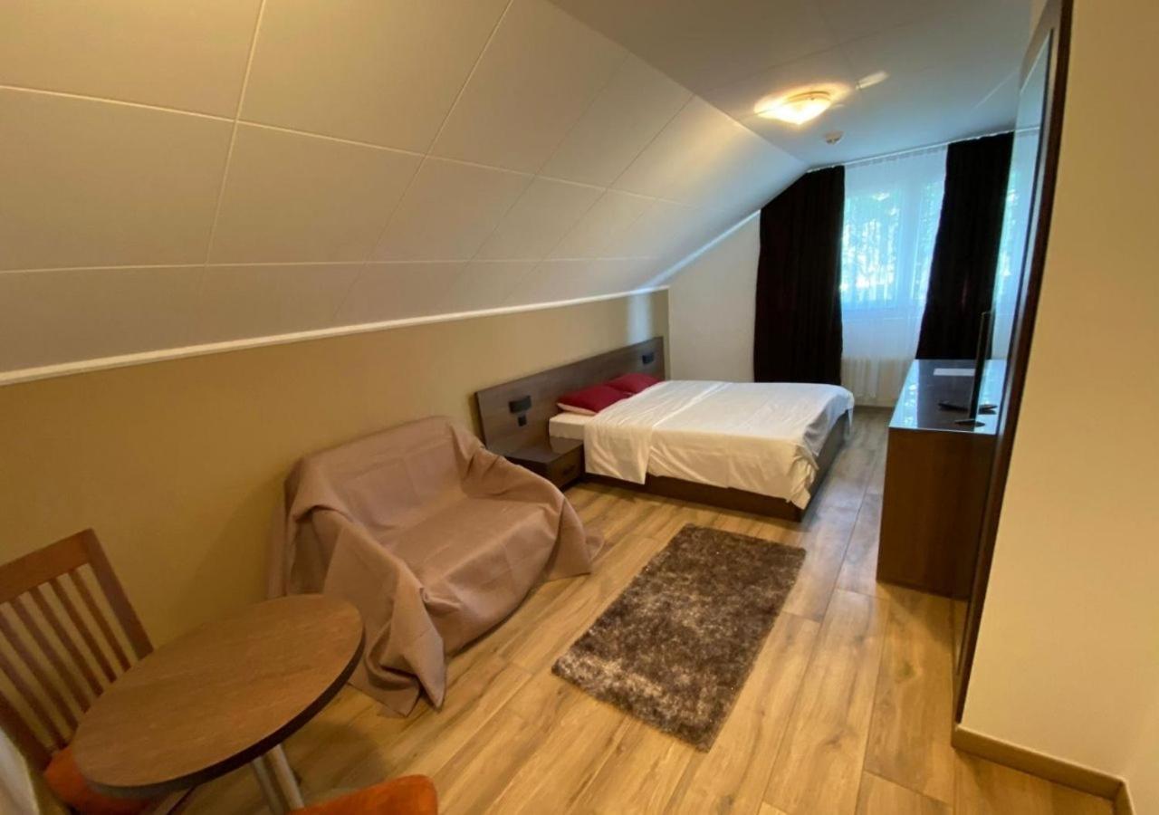 Motel Des Fleurs Servion Ngoại thất bức ảnh