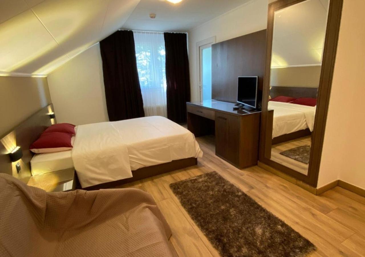 Motel Des Fleurs Servion Ngoại thất bức ảnh
