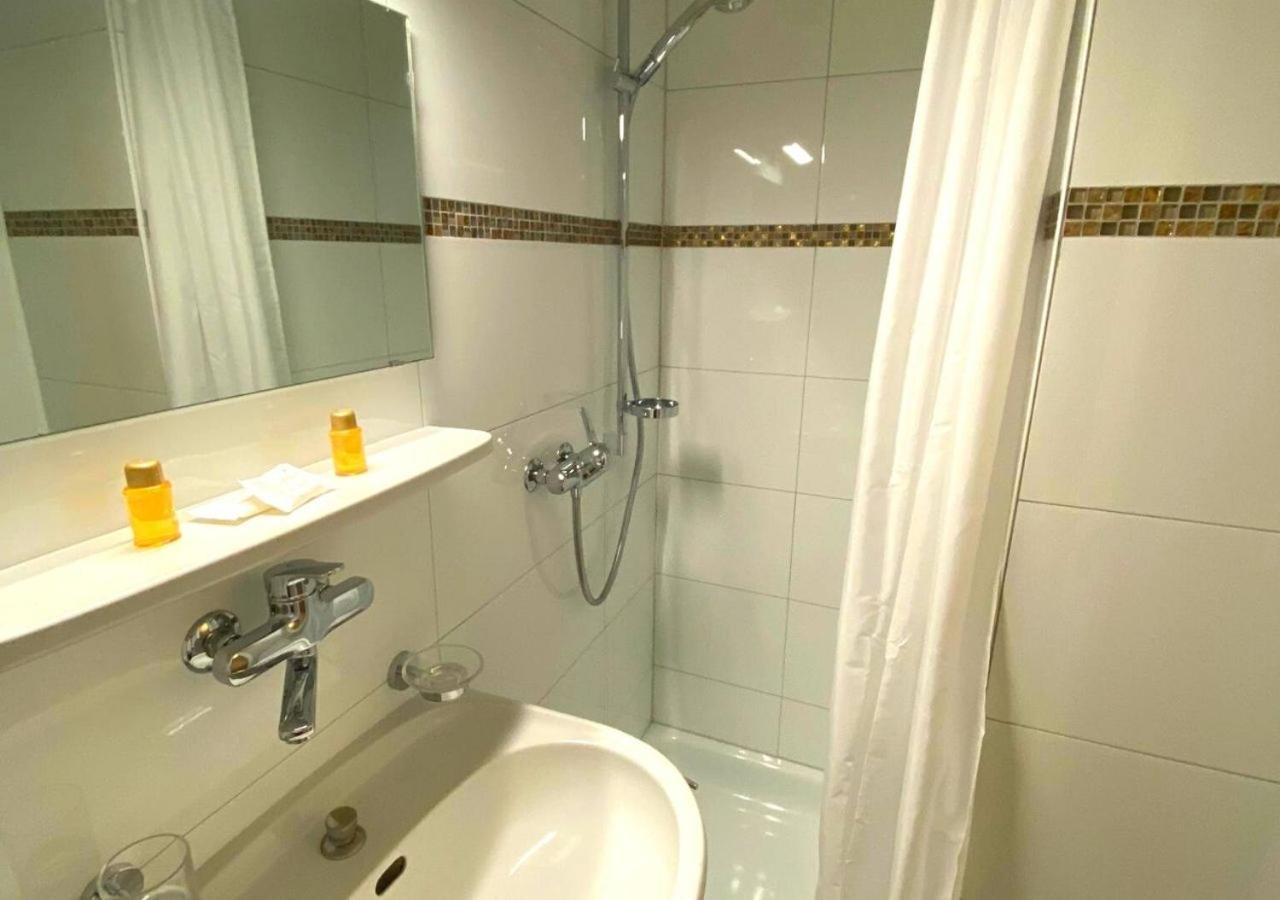 Motel Des Fleurs Servion Ngoại thất bức ảnh